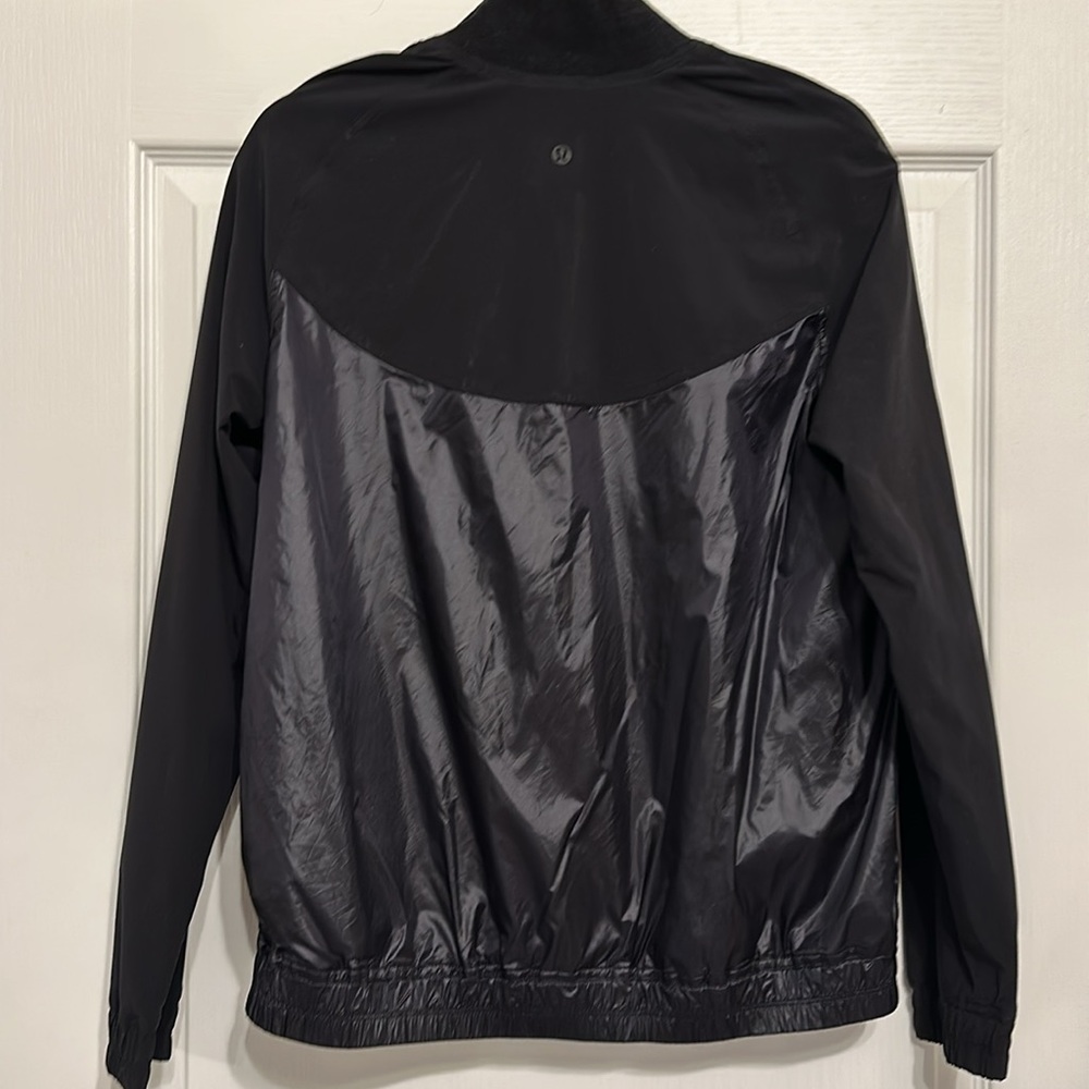 Lululemon Pullover 1/4 Zip - Picture 4 of 5